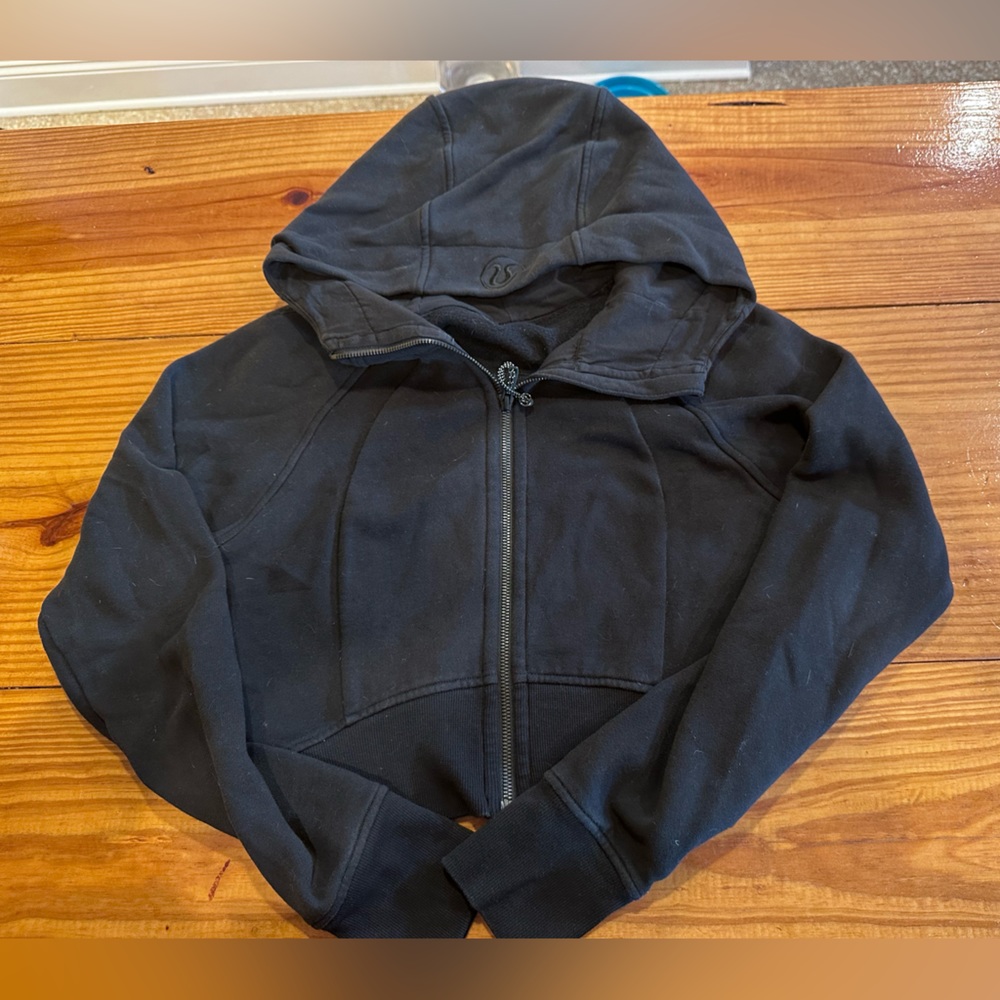 lululemon Cropped Scuba in Black